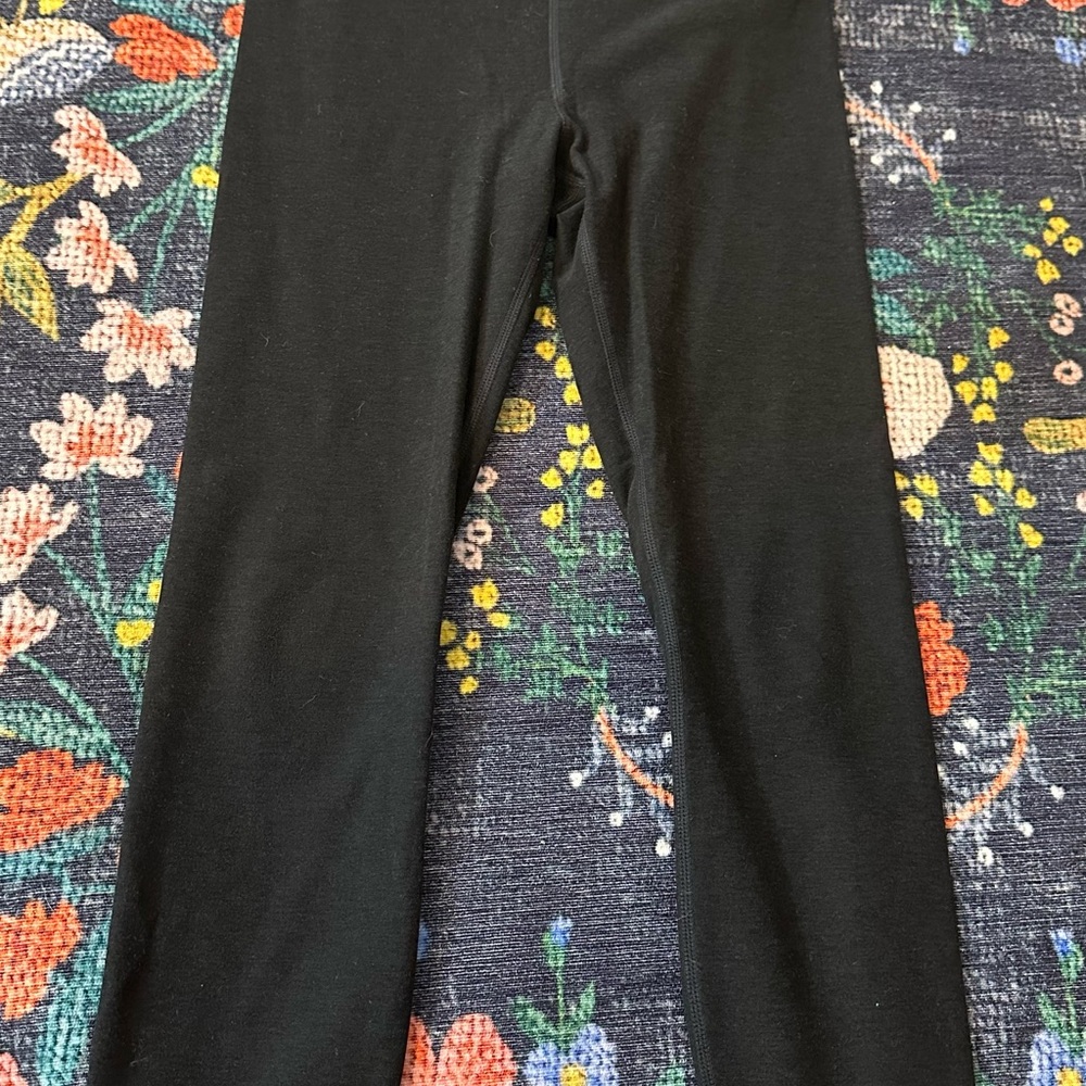 Vuori Black Leggings - 3/4 style Small
